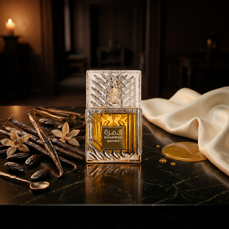 Khamrah Qahwa — flacon de parfum sur fond Gourmand