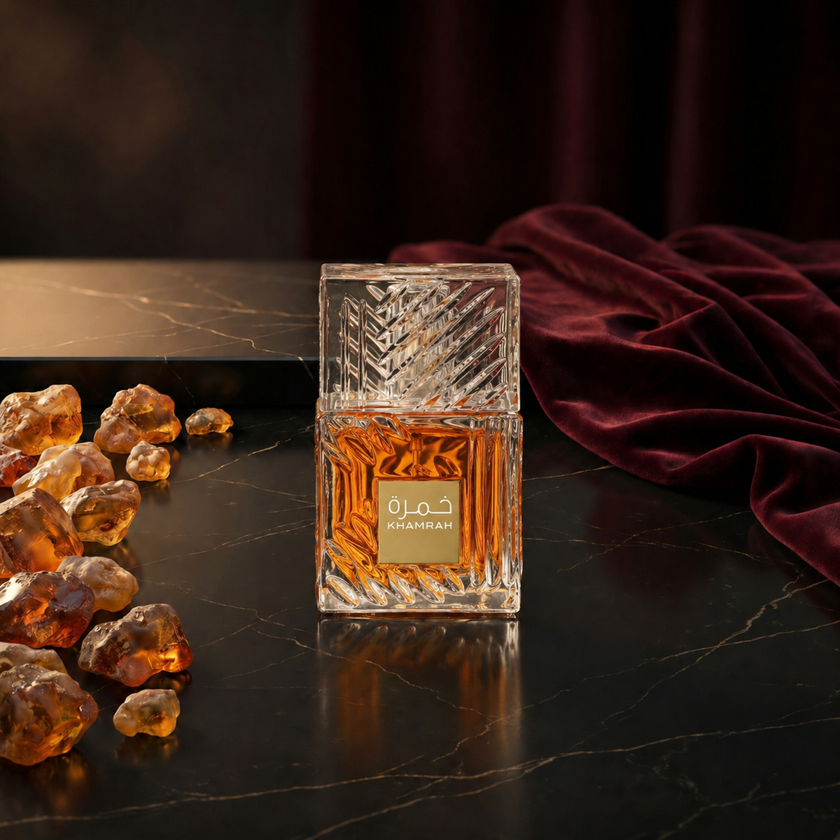 Khamrah — flacon de parfum sur fond Oriental Ambré