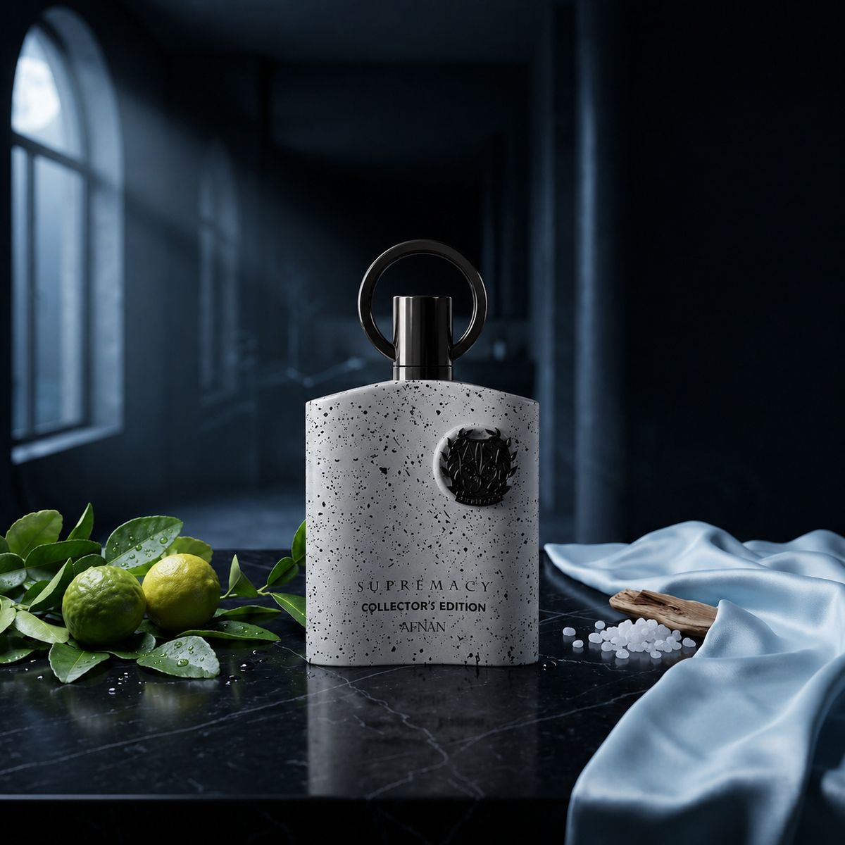 Supremacy Collector's Edition — flacon de parfum sur fond Frais Aquatique