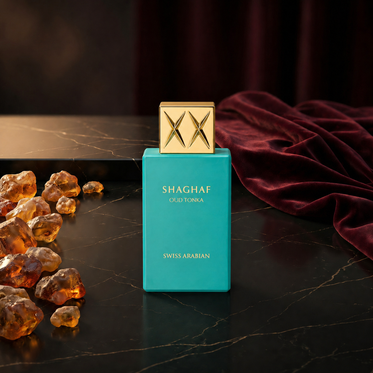Shaghaf Oud Tonka — flacon de parfum sur fond Oriental Ambré