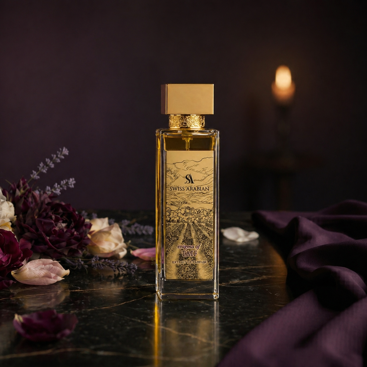 Enigma of Taif — flacon de parfum sur fond Floral Poudré
