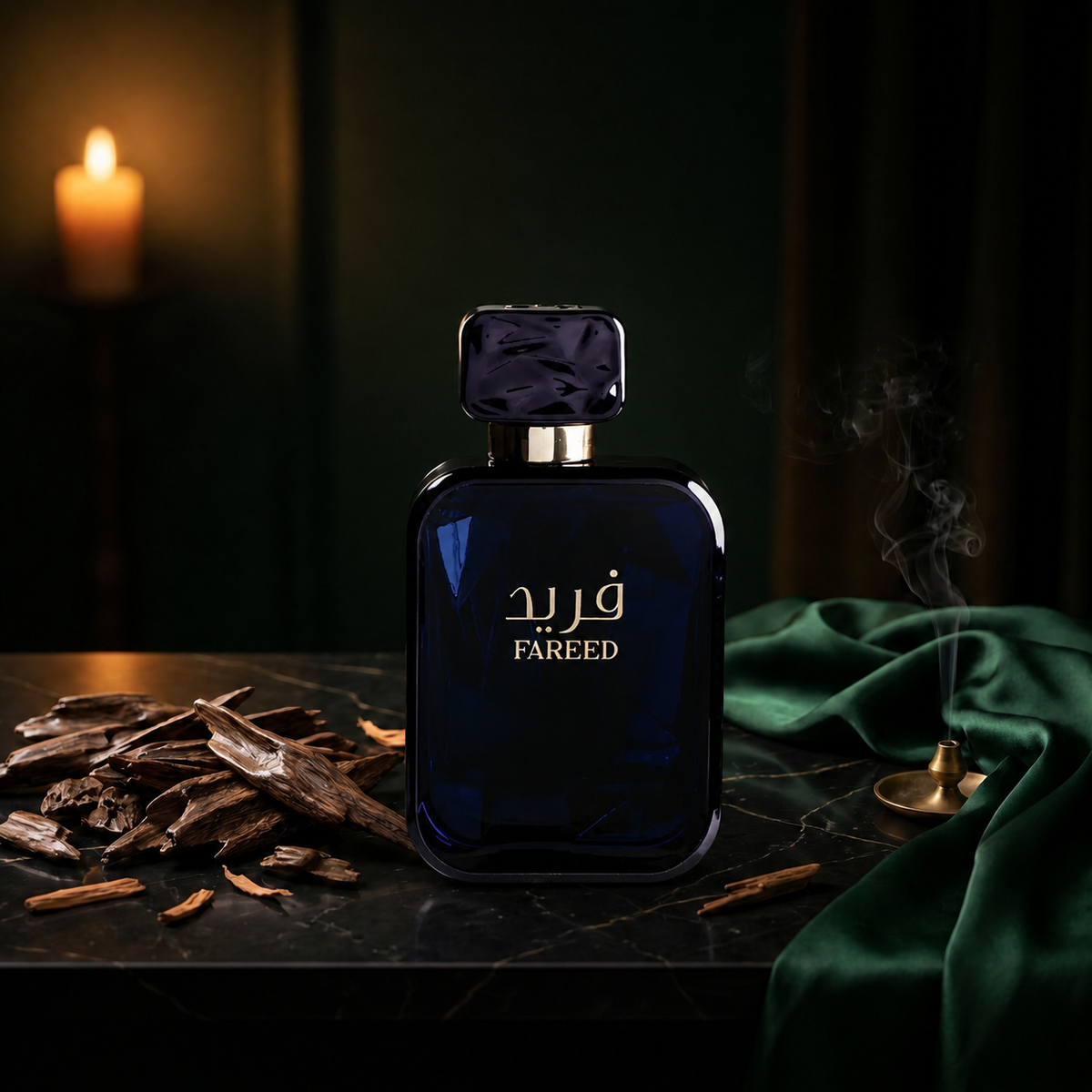 Fareed — flacon de parfum sur fond Boisé Oud