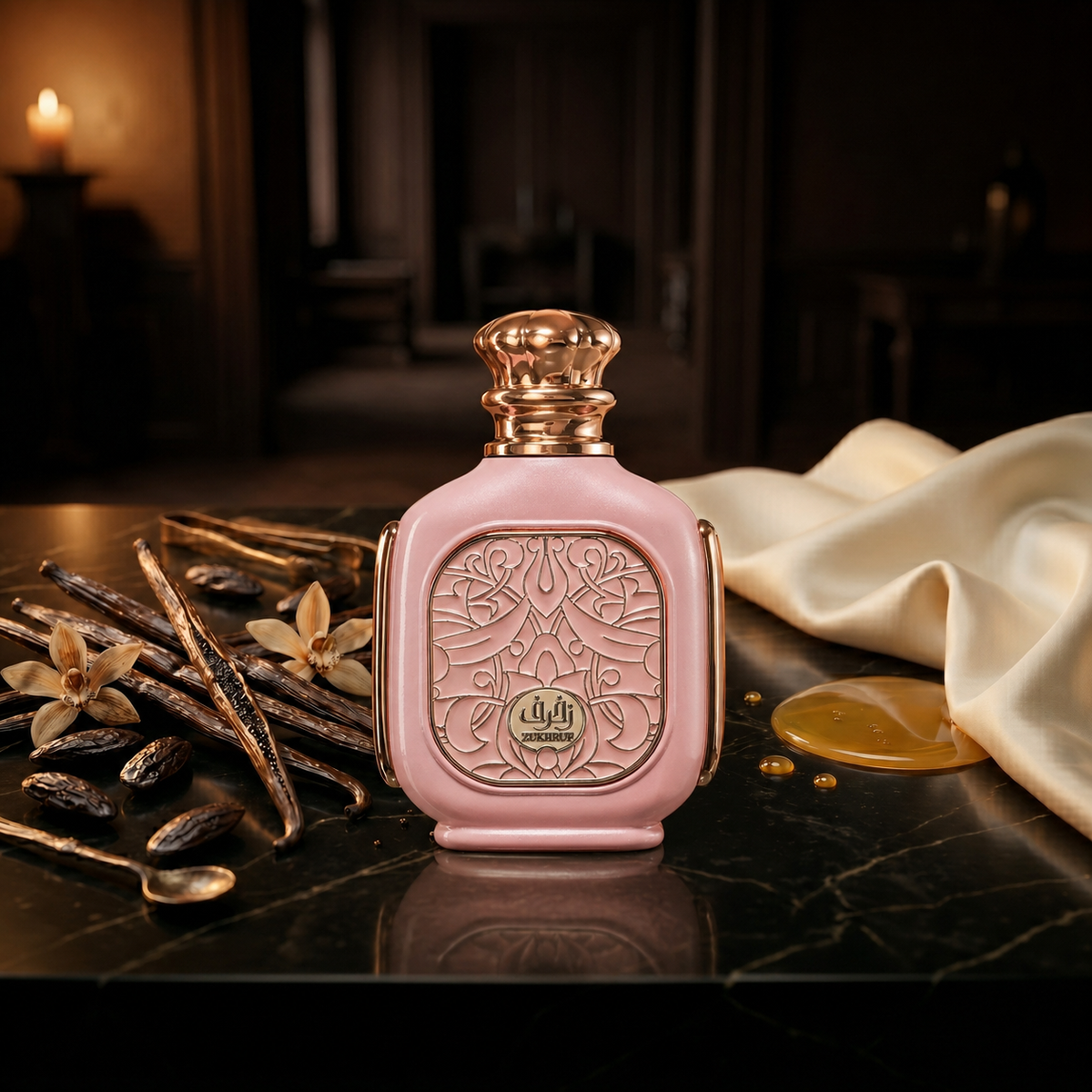 Zukhruf Pink — flacon de parfum sur fond Gourmand