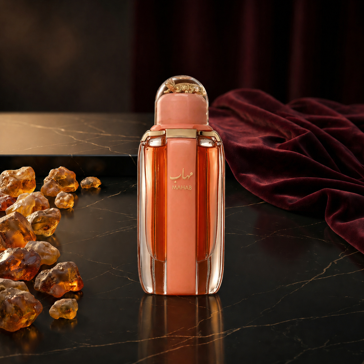 Mahab — flacon de parfum sur fond Oriental Ambré