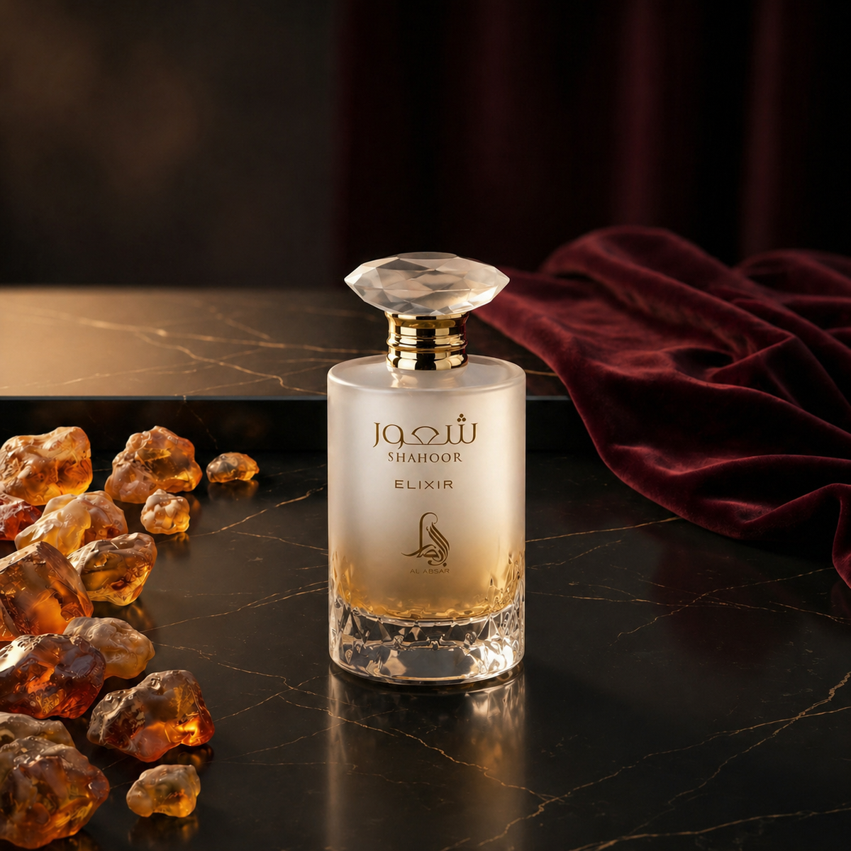 Shahoor Elixir — flacon de parfum sur fond Oriental Ambré