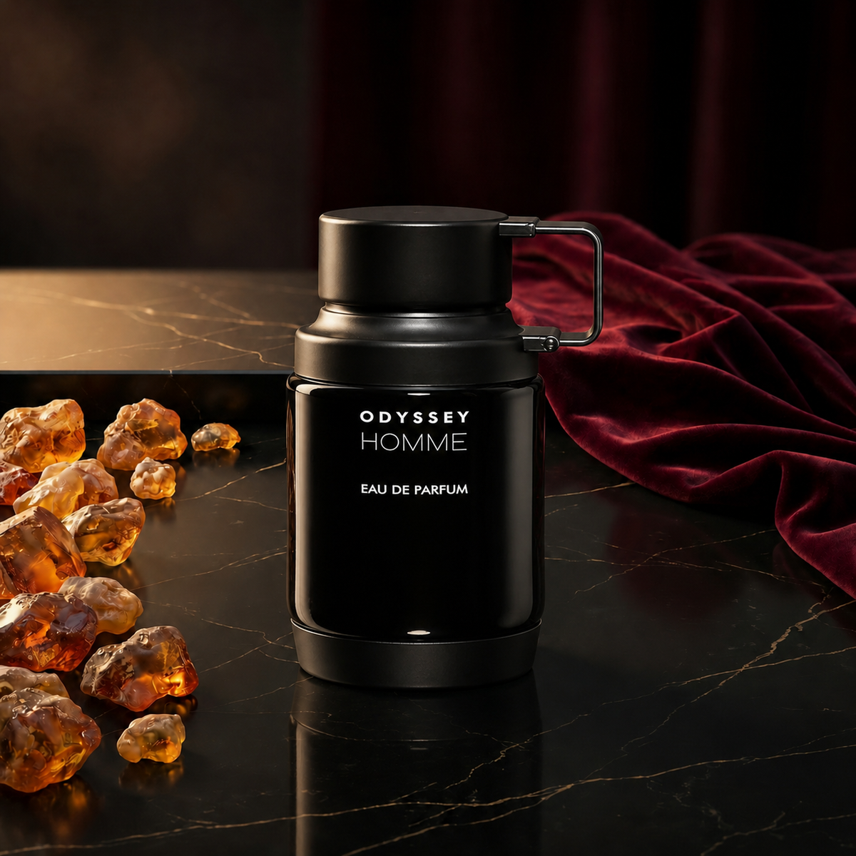 Odyssey Homme — flacon de parfum sur fond Oriental Ambré